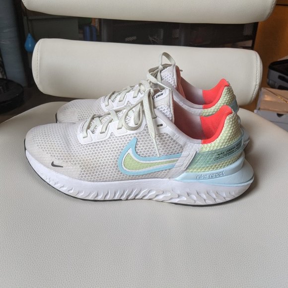 Nike Legend React - Picture 3 of 7
